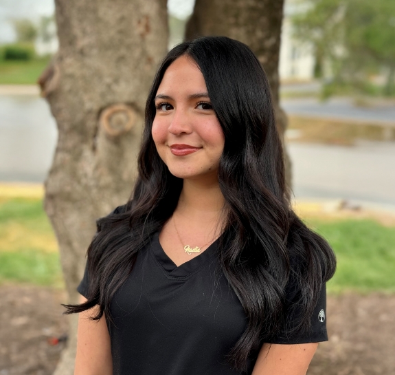 Dental assistant Nadia